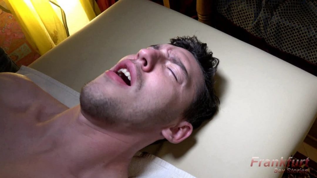 Cum thirsty gay masseur