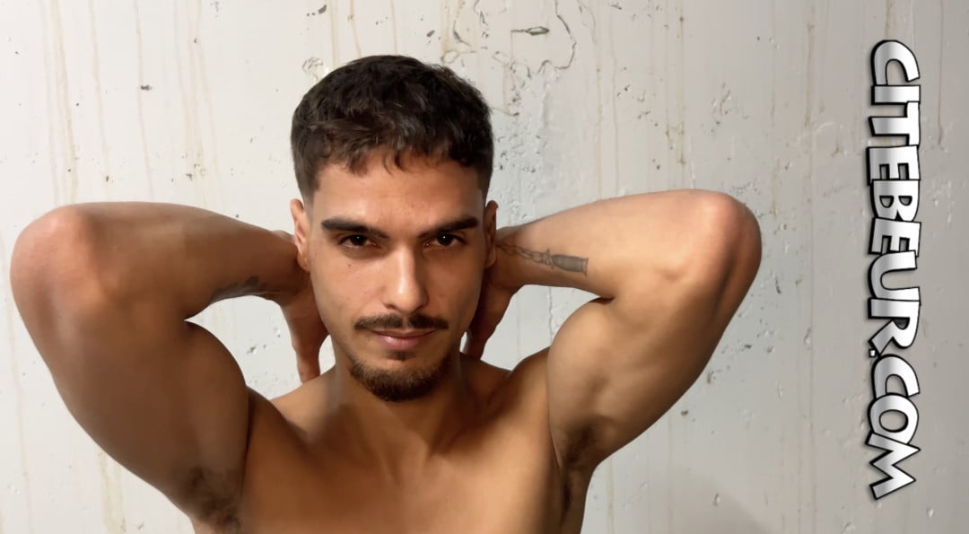 Yos ist zurück! 20 cm Araber-Cock im Solo-Jerk im Parkhaus