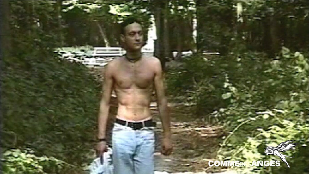 Actif en manque pour jeune naturiste gay dans les bois