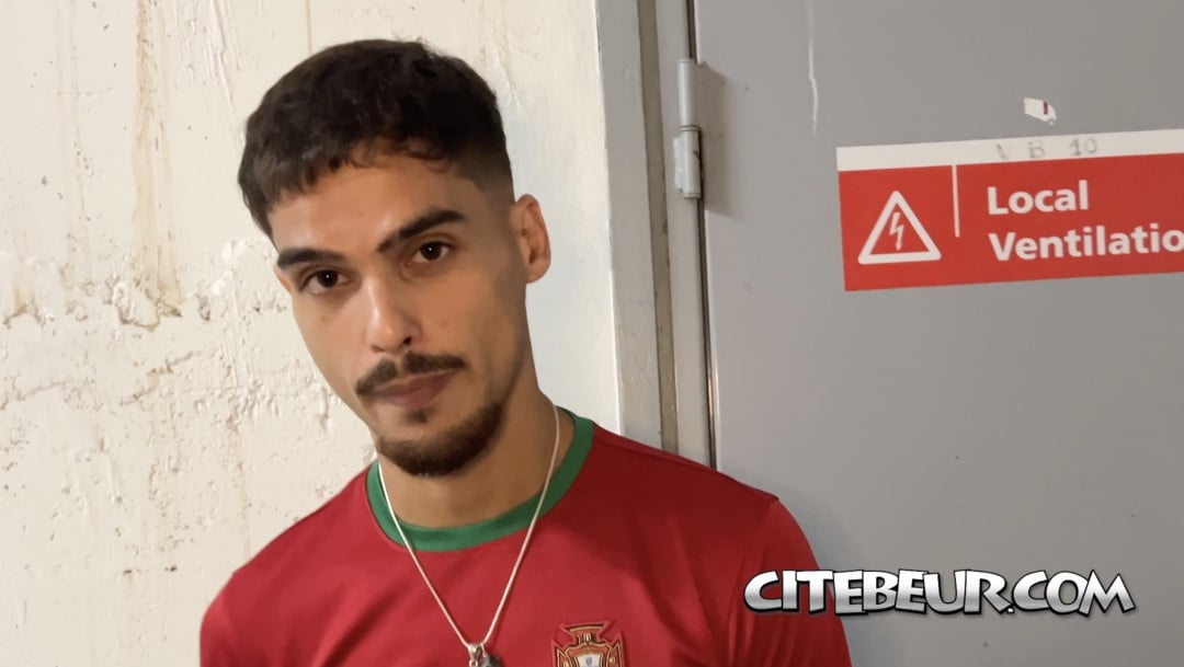 Yos ist zurück! 20 cm Araber-Cock im Solo-Jerk im Parkhaus