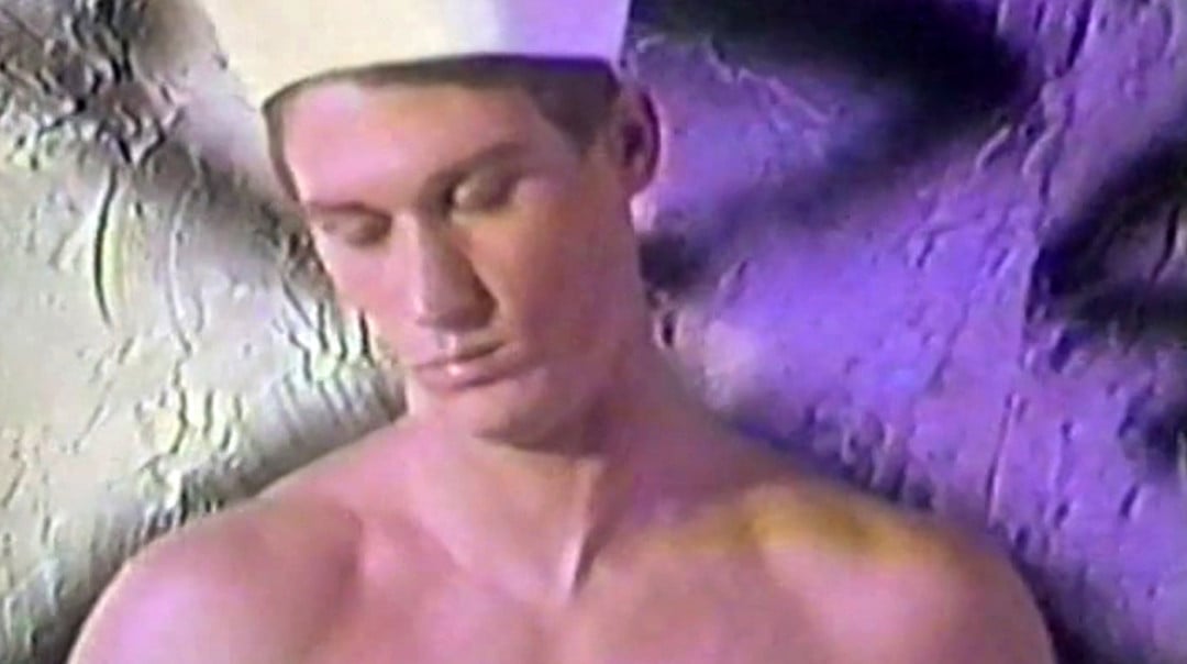 Marinero Gay Musculoso se Masturba Solo