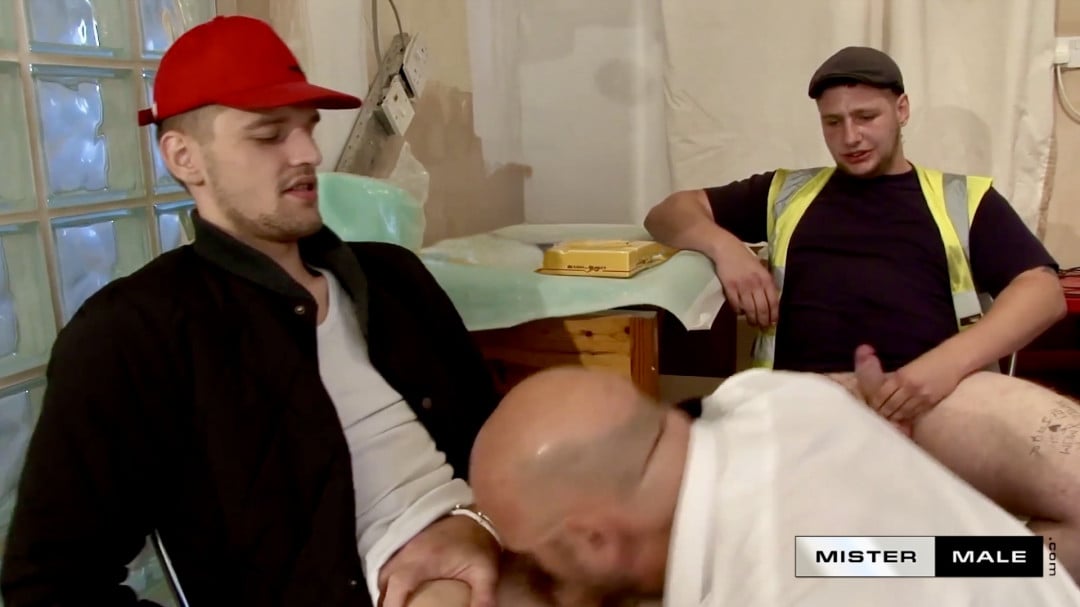 Triga   plan a quatre entre ouvriers 7