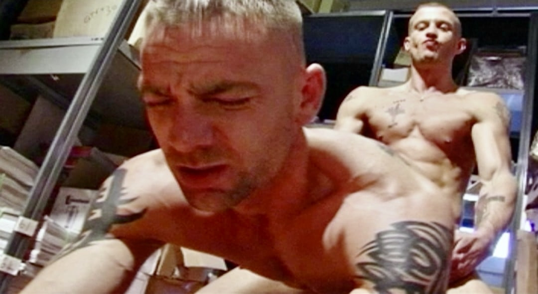 [Bulldog] Beaux mâles machos en baise improvisée   Image 006