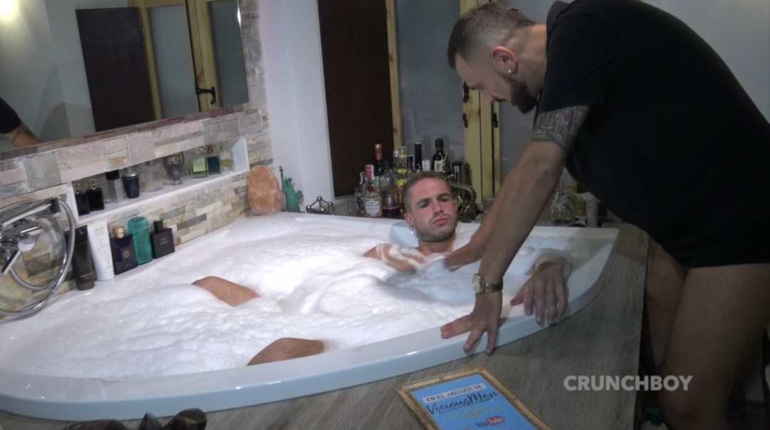 ViciousMen fucked by Apolo ADRII in the jacuzzy