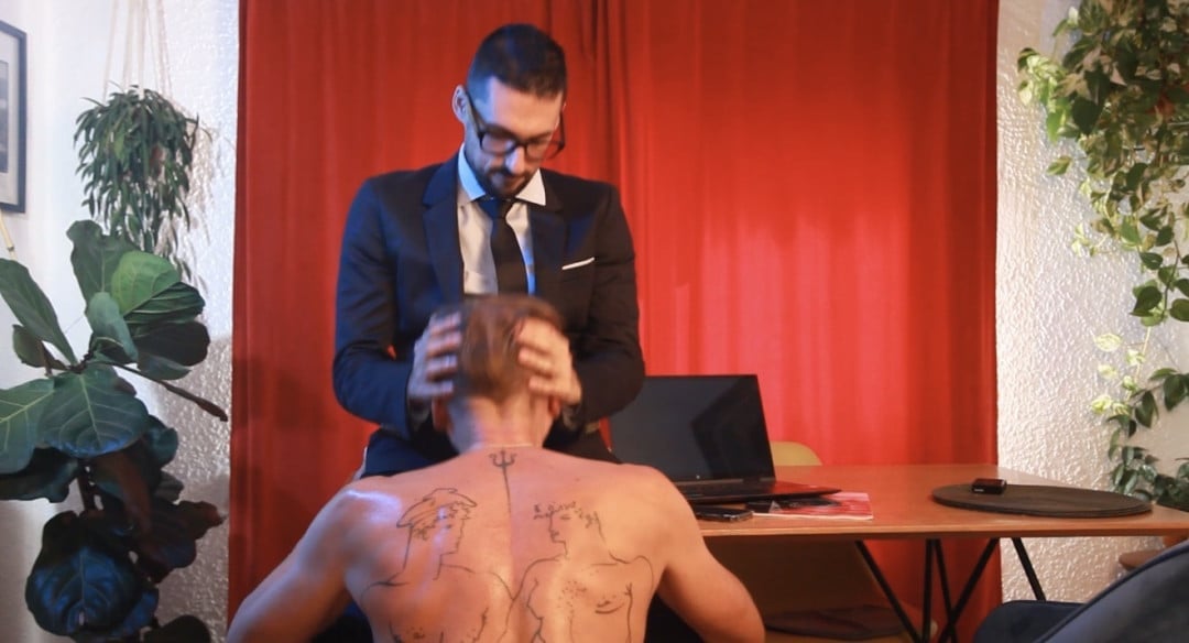 [Liam Harding] Le daddy se fait sucer par un homme d'âge mûr au bureau   Image 002