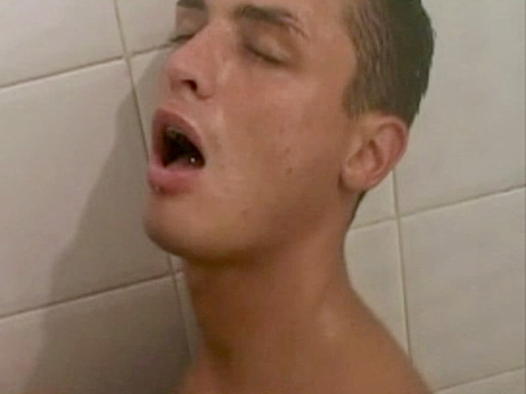 [Cadinot] Deux jeunes arabes gay baisent sous la douche   Image 004