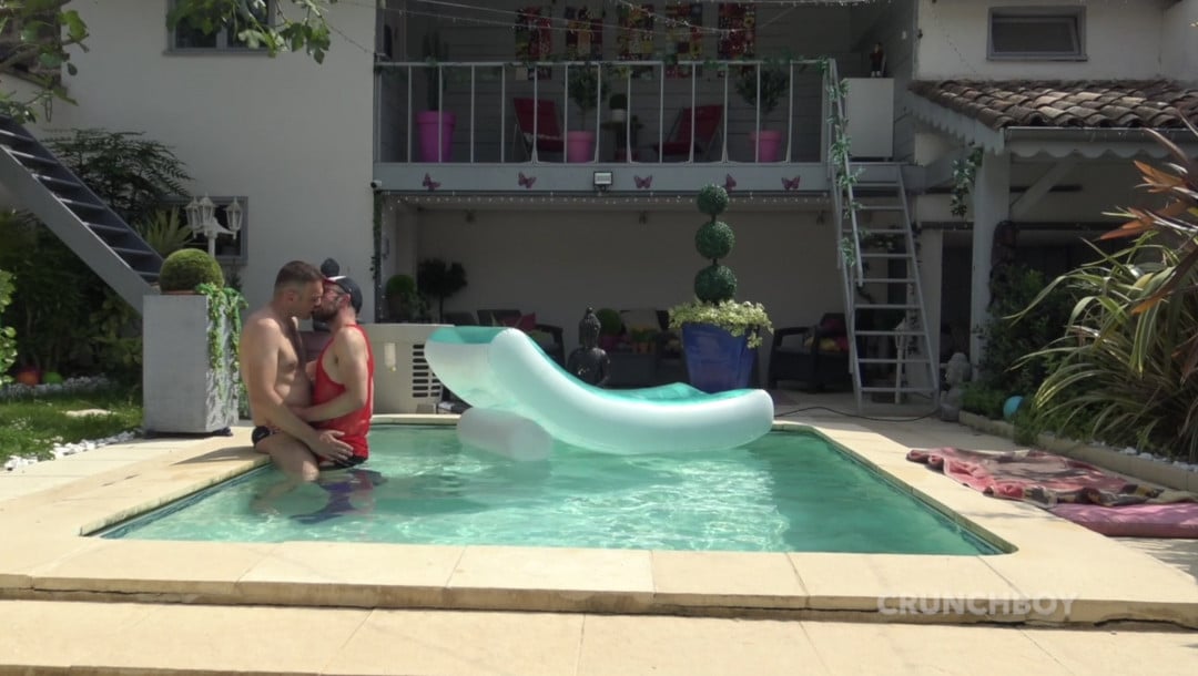 camera, Kevin JAMES fucked by FRED in the pool