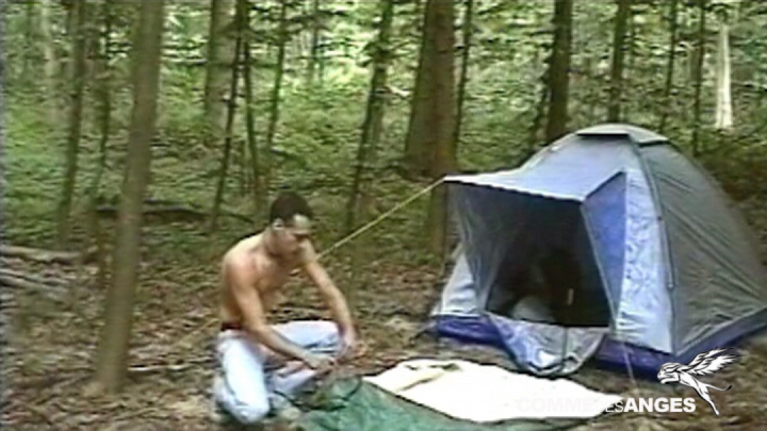 Sex-starved top serviced in the woods