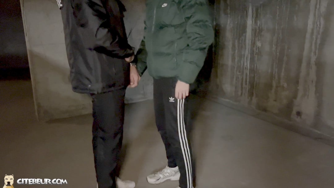 suce dans le parking avec mec vigile