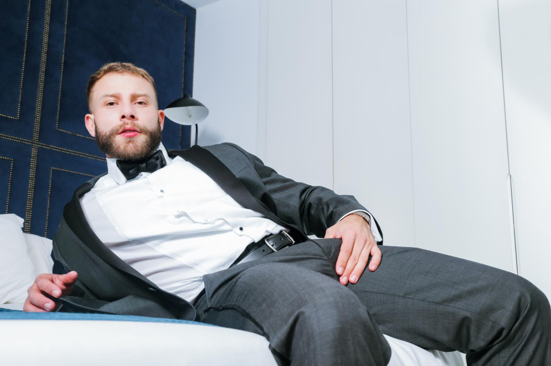 MENATPLAY Threeway Celebration 04