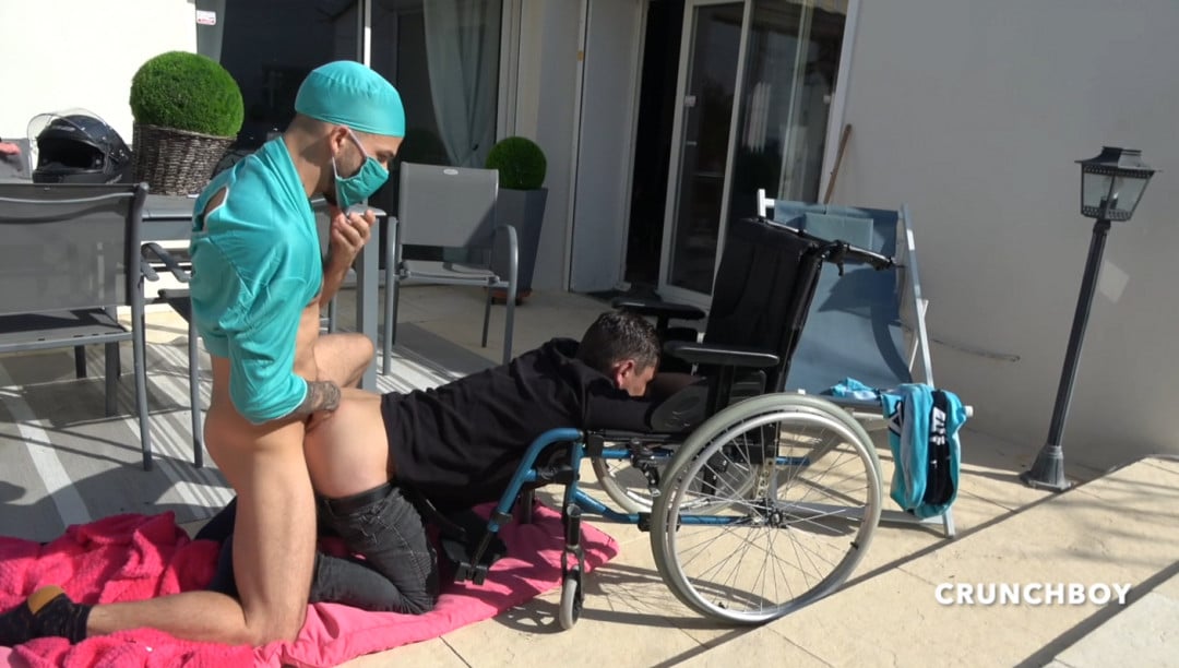 Kevin DAVID dosificando a un joven, caliente, en silla de ruedas y con capacidad para manejar