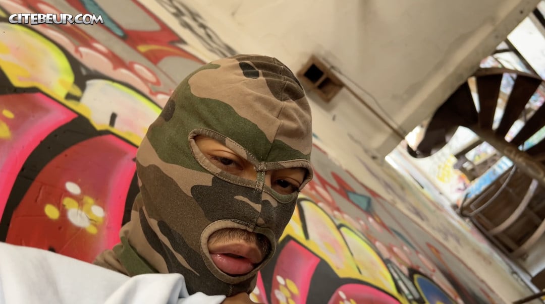 Pompa XXL tra ragazzi di quartiere – si scalda forte!