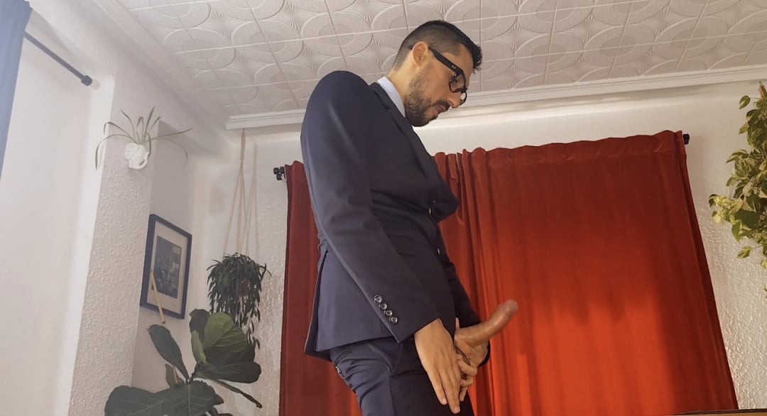 [Liam Harding] Le daddy se fait sucer par un homme d'âge mûr au bureau   Image 001