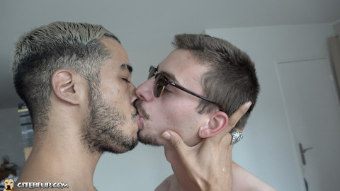 lascar gay embrasse un rebeu
