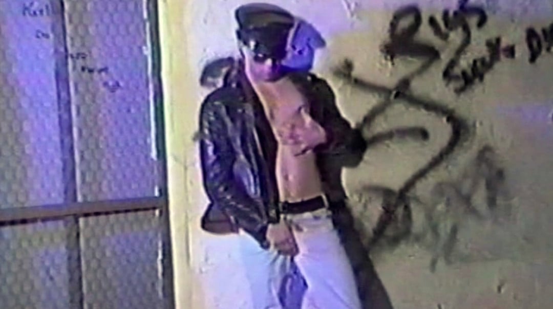 Paja Gay para el Motorista con Polla Sin Cortar