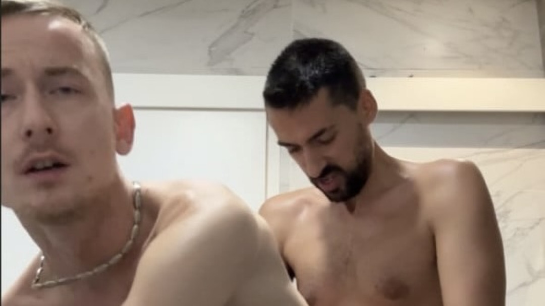 [Liam Harding] Daddy chaud baisant un twink sexy dans des toilettes publiques   Image 006