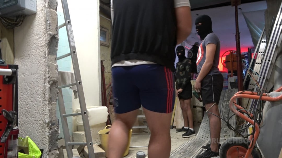 Orgy on a construction site with 4 straight workers emptying themselves into a mouth