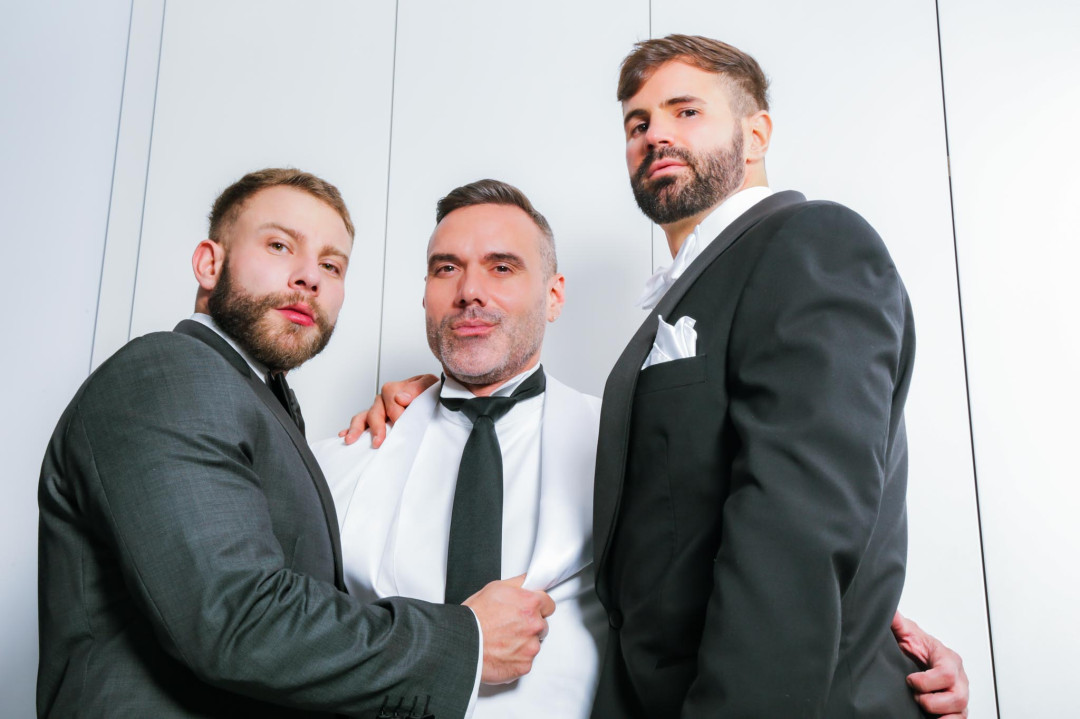 MENATPLAY Threeway Celebration 15