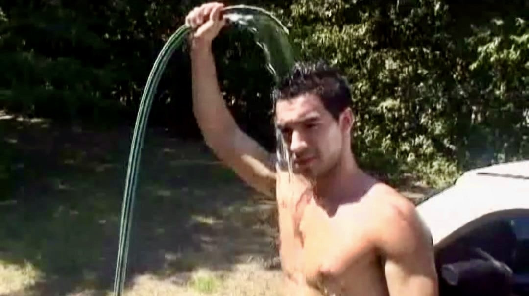 [Alphamales] Car wash et branlette   Image 003