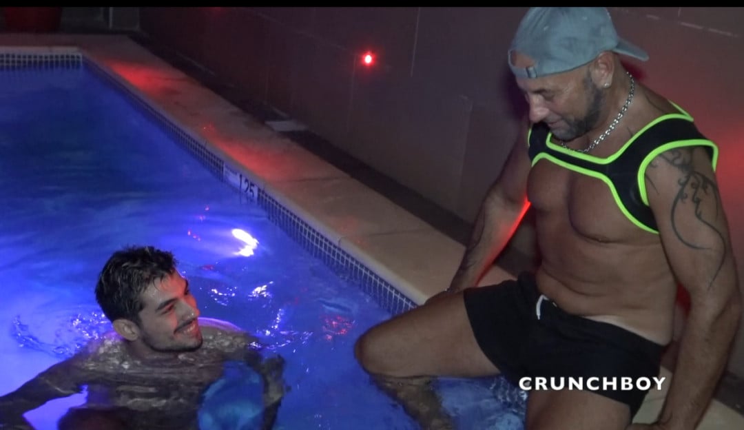 Sauna bartender Les THERMES fucked by Vlad the straight guy