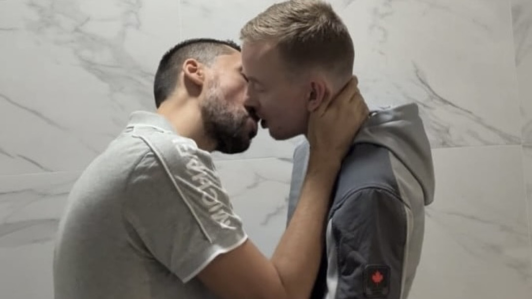 [Liam Harding] Daddy chaud baisant un twink sexy dans des toilettes publiques   Image 003