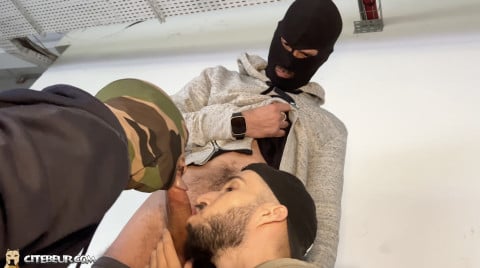 mec hétéro racaille donne sa bite à sucer à ses potes gay