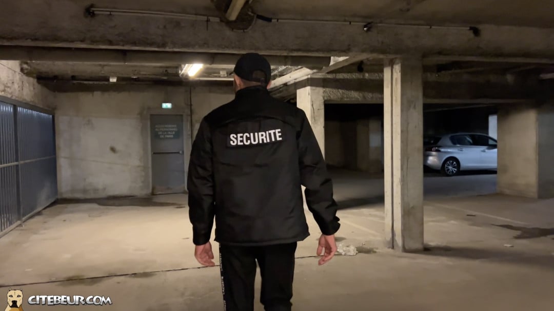 plan cul avec mec de sécurité