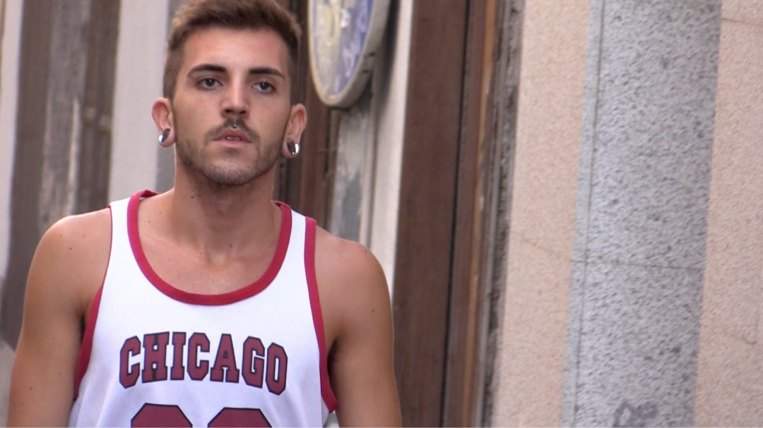 Bâtard gay en room