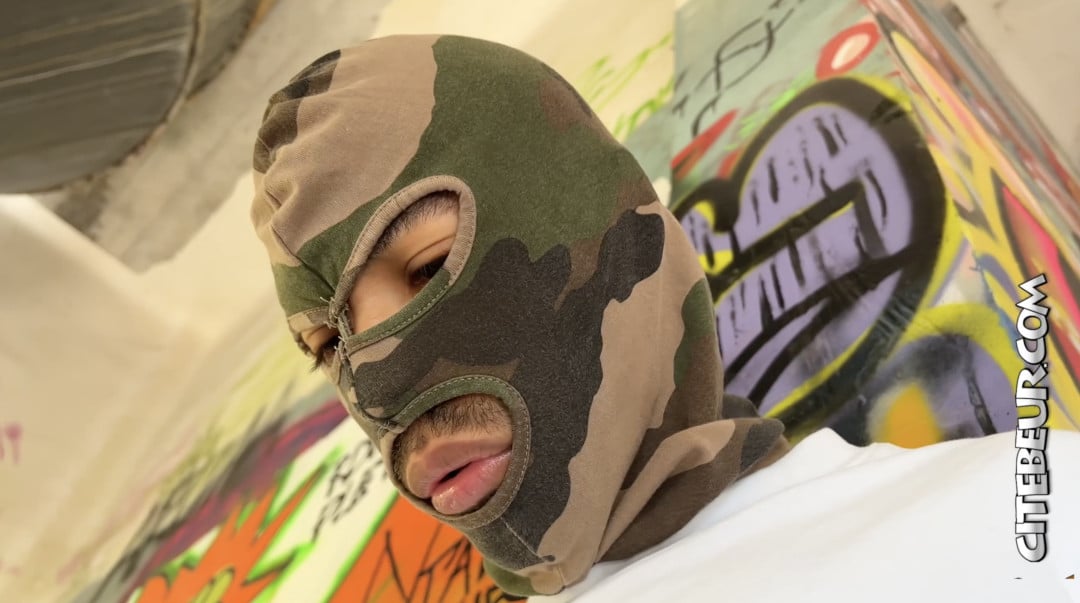 Pompa XXL tra ragazzi di quartiere – si scalda forte!