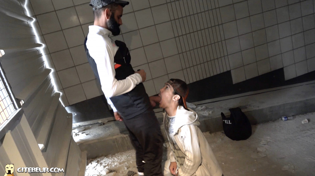 Arab thug Kad puts his cum on an obedient bottom's face