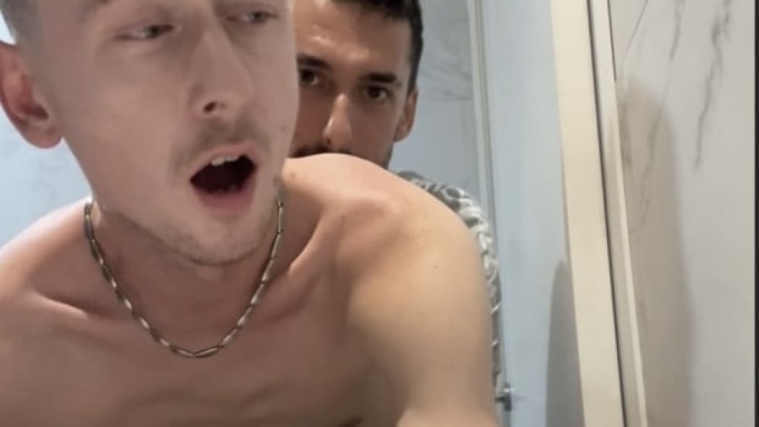 [Liam Harding] Daddy chaud baisant un twink sexy dans des toilettes publiques   Image 008