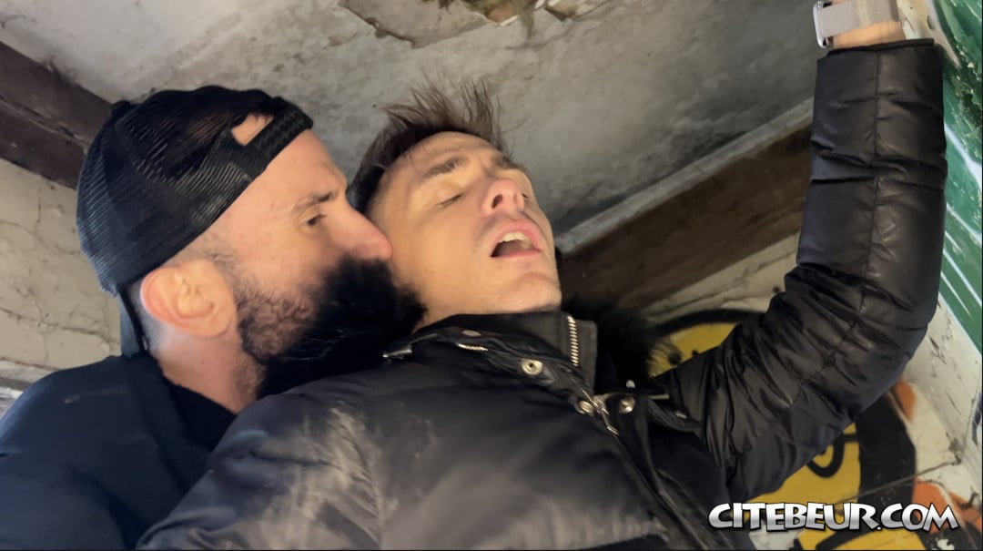 Momento intenso y viril para Kevin Frenchboy