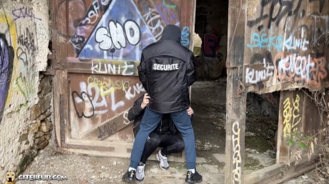 vigil black securite se fait sucer par un gay