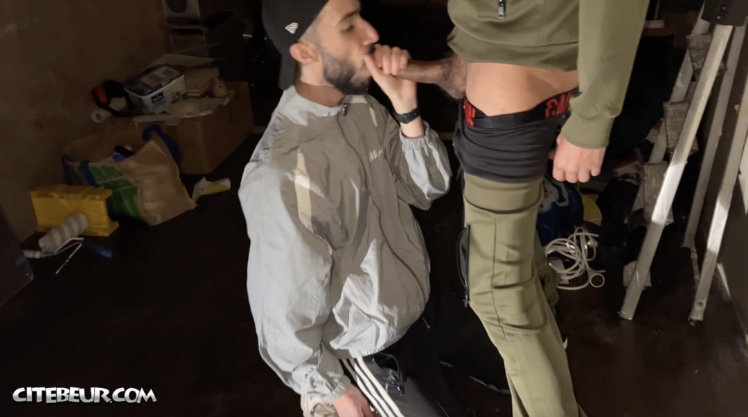 algerien gay suce son pote dans un garage de cite