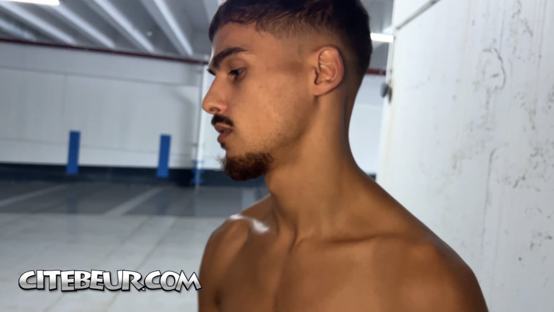 Yos ist zurück! 20 cm Araber-Cock im Solo-Jerk im Parkhaus
