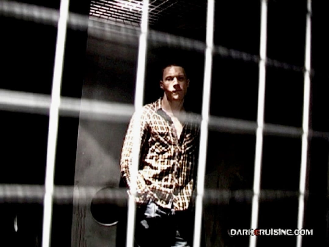 [Darkcruising] Beau mec TTBM cagoulé en Backroom   Image 002