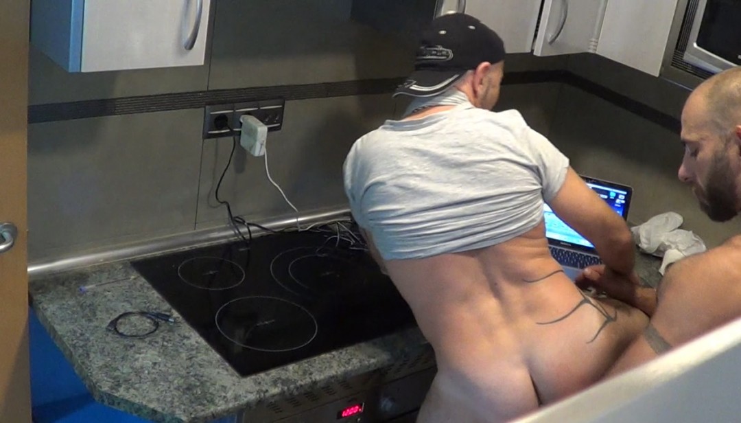 WEBCAM porn shoot Jess rempli dans la cuisine par Jorge LEAL