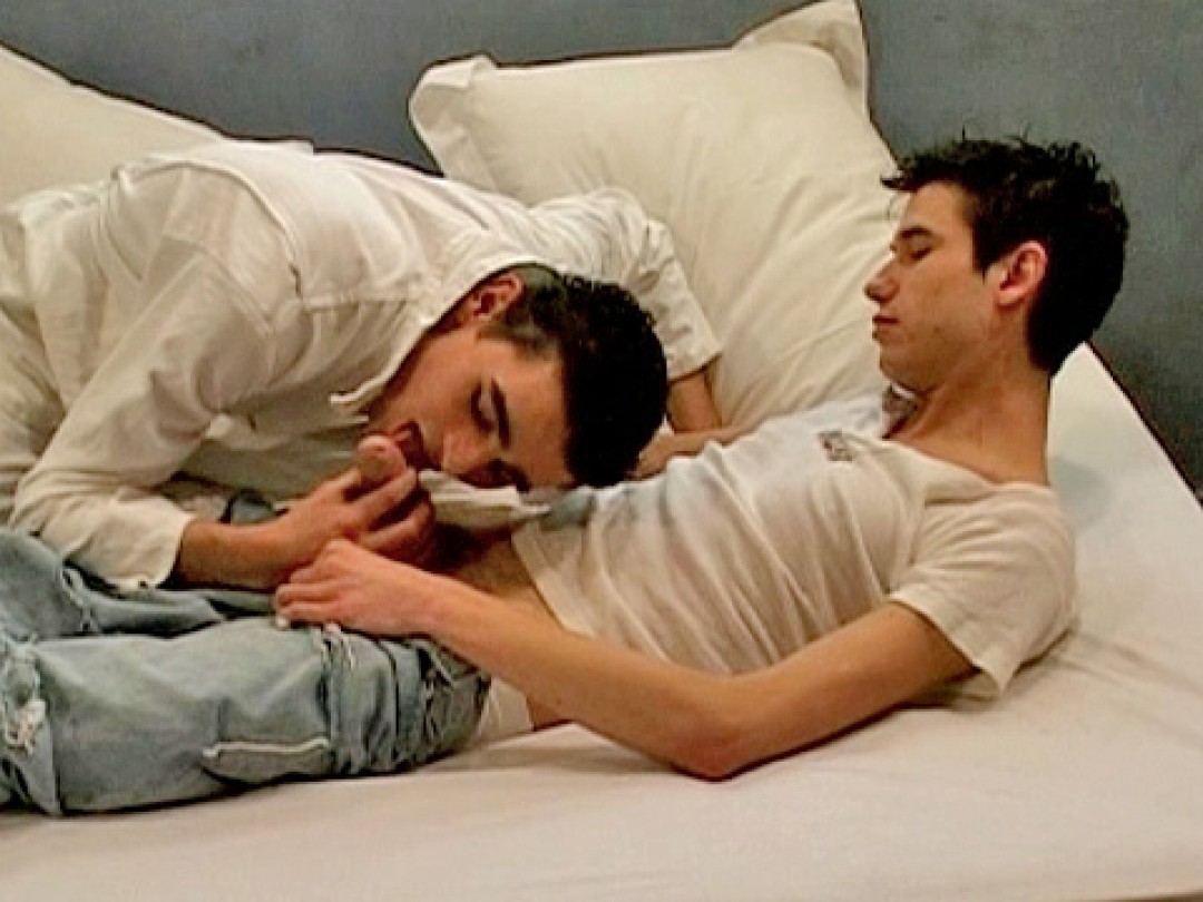 Un twink francese a Tunisi fa l'amore con un bel ragazzo arabo gay