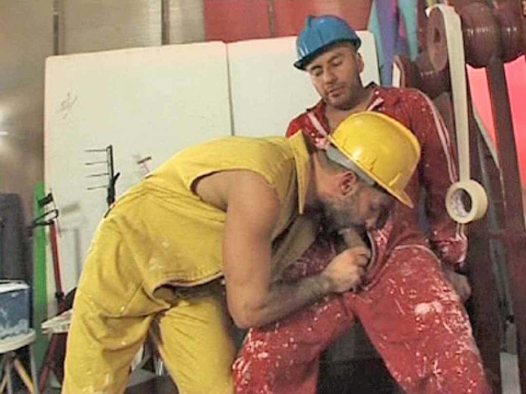 A BUILDER'S COCK NEEDS ATTENTION