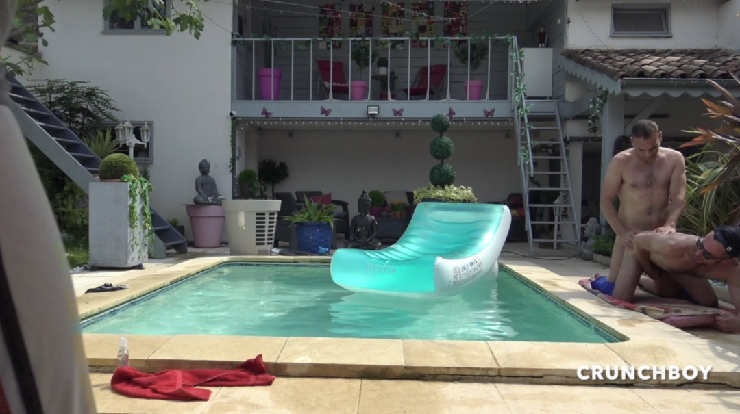 Sexe à la piscine : Kevin JAMES baisé par FRED