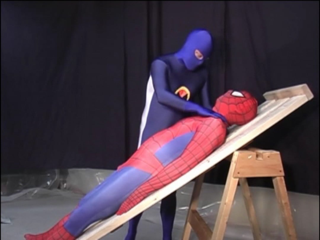 Spécial FETISH et LYCRA avec SUPERMAN et son HÉROS