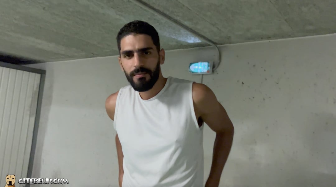 Sexy arabischer Mann, von einem anderen gesaugt - Teil 2