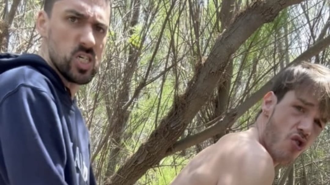 [Liam Harding] daddy chaud baisant femboy avec gros cul à l'extérieur   Image 005