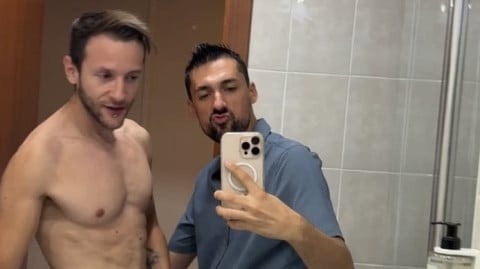 [Zalthy] Un couple gay dans un hôtel, passif pour la première fois   Image 004