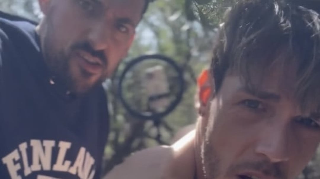 [Liam Harding] daddy chaud baisant femboy avec gros cul à l'extérieur   Image 003