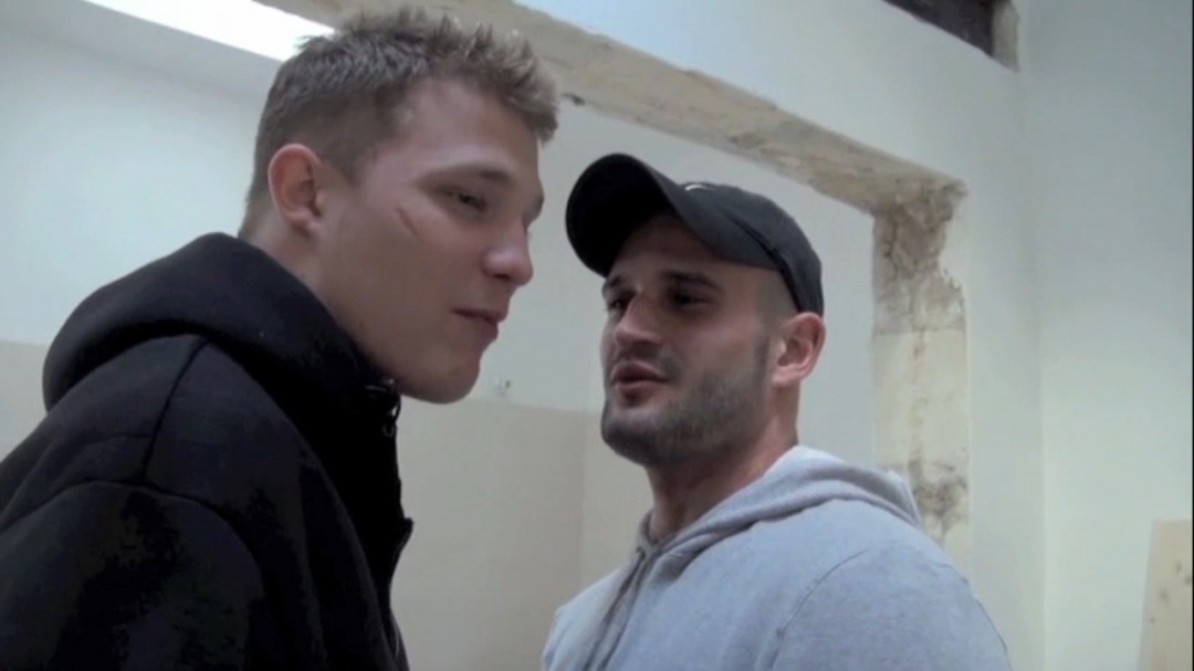 Mike Tiger se fait baiser par Kameron Frost