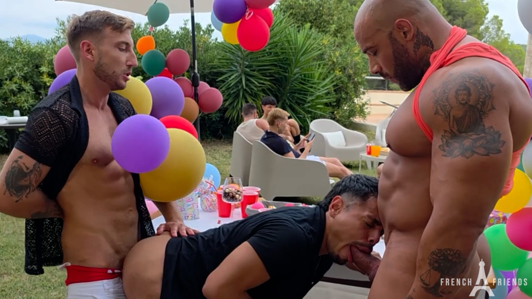TEASER SEX SCENE 5 00 00 25 09 Still050