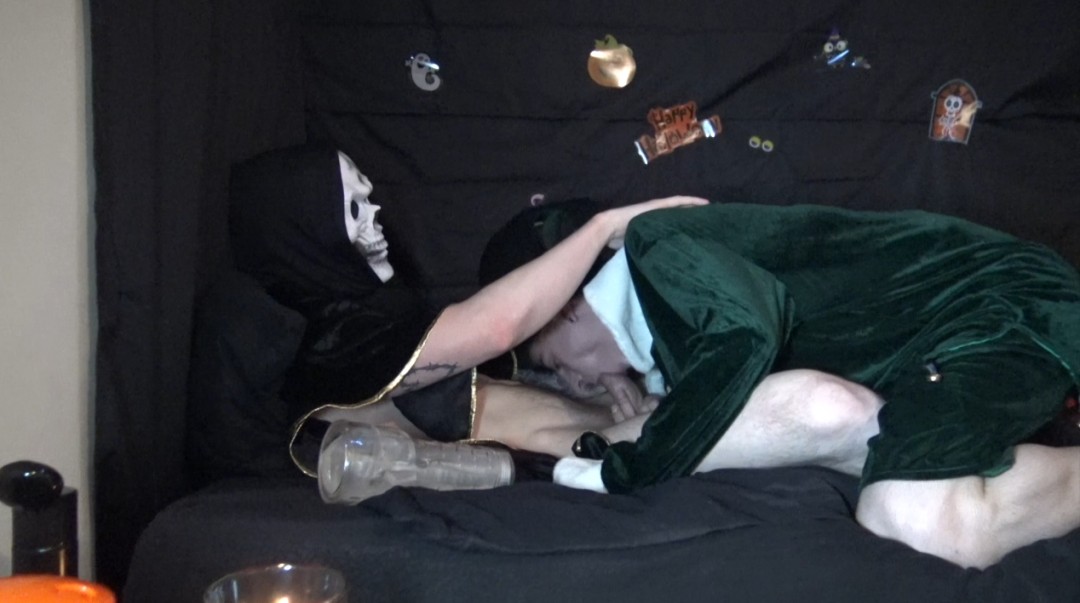 Jerome james baisé pour Halloween pour son pote TBM