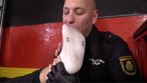 Flic dressé par un thug