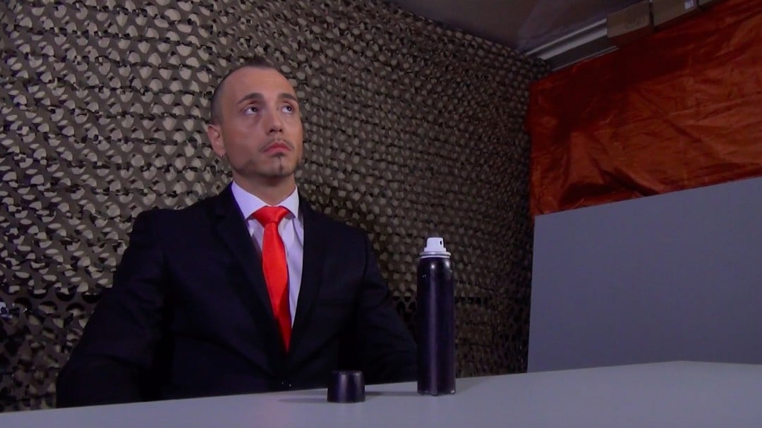 Craig 00SEXE, el agente secreto, presenta al supervisor de Axel Lorentz